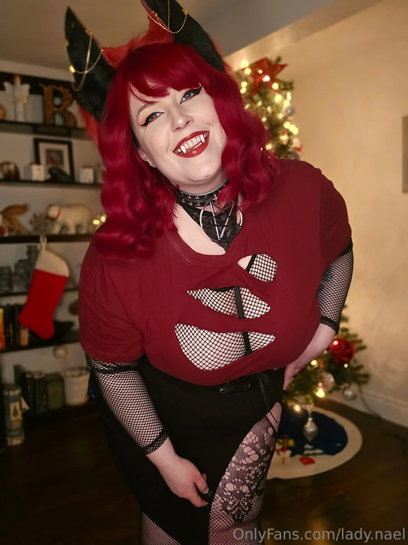 Merry christmas from your favorite hellhound 