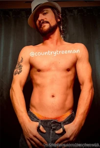 Sexykdaddy here to have fun and make you cum countrytreeman