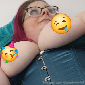 Hey i m beckyx i ve been described as your down to earth milf and i