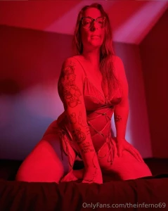 Welcome to my exclusive world hey there i m mistresskarla2 and i m