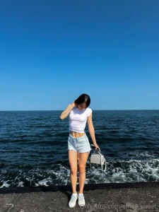 Catching the warm wind with my face like it s whispering compliments part 1