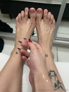 Now this was a massive load after footjob my toes have the talent