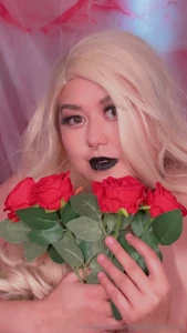 Flowers for the prettiest domme