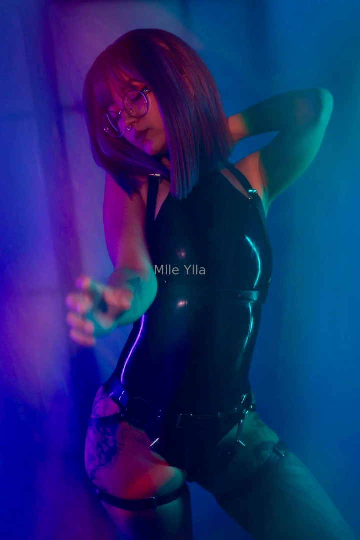 Vu que la vid o de la semaine est en latex j en profite pour poster du 