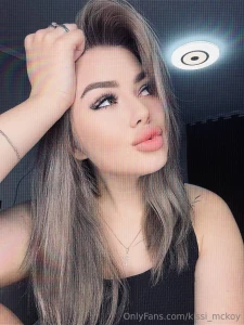What are the thoughts in a woman s head when she is in love the joy of