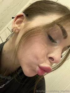 Would a sweet kiss make your day so much nicer today