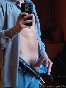 Have to meet my friend downstairs but got horny on the way out and now