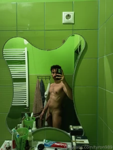 Just got back from the gym sweaty and musky wanna take a sniff so part 1