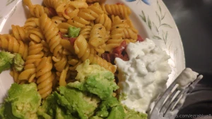 Im finally eating after getting off work cottage cheese avocado and