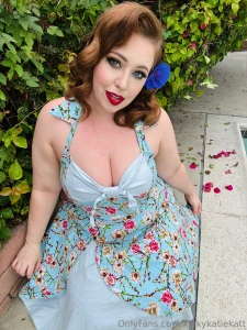 Who thinks i should bring back the pin up look part 2