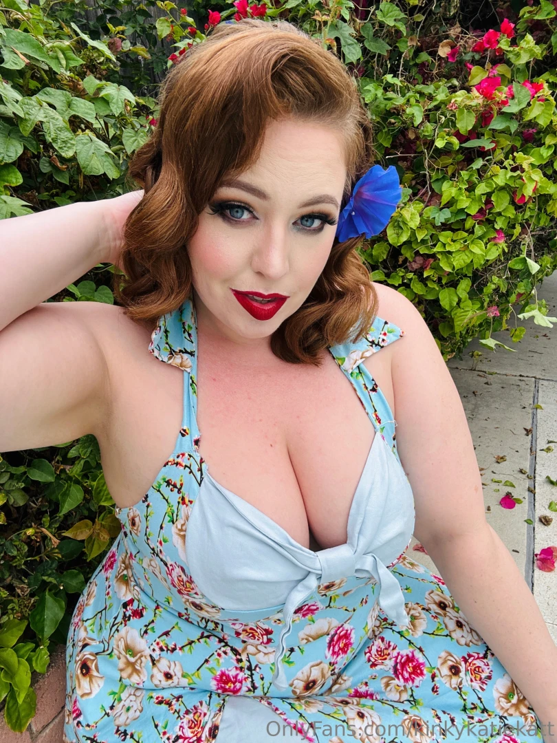 Who thinks i should bring back the pin up look 