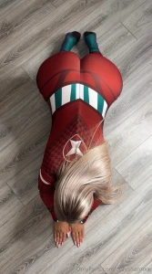 Come and unzip me from behind