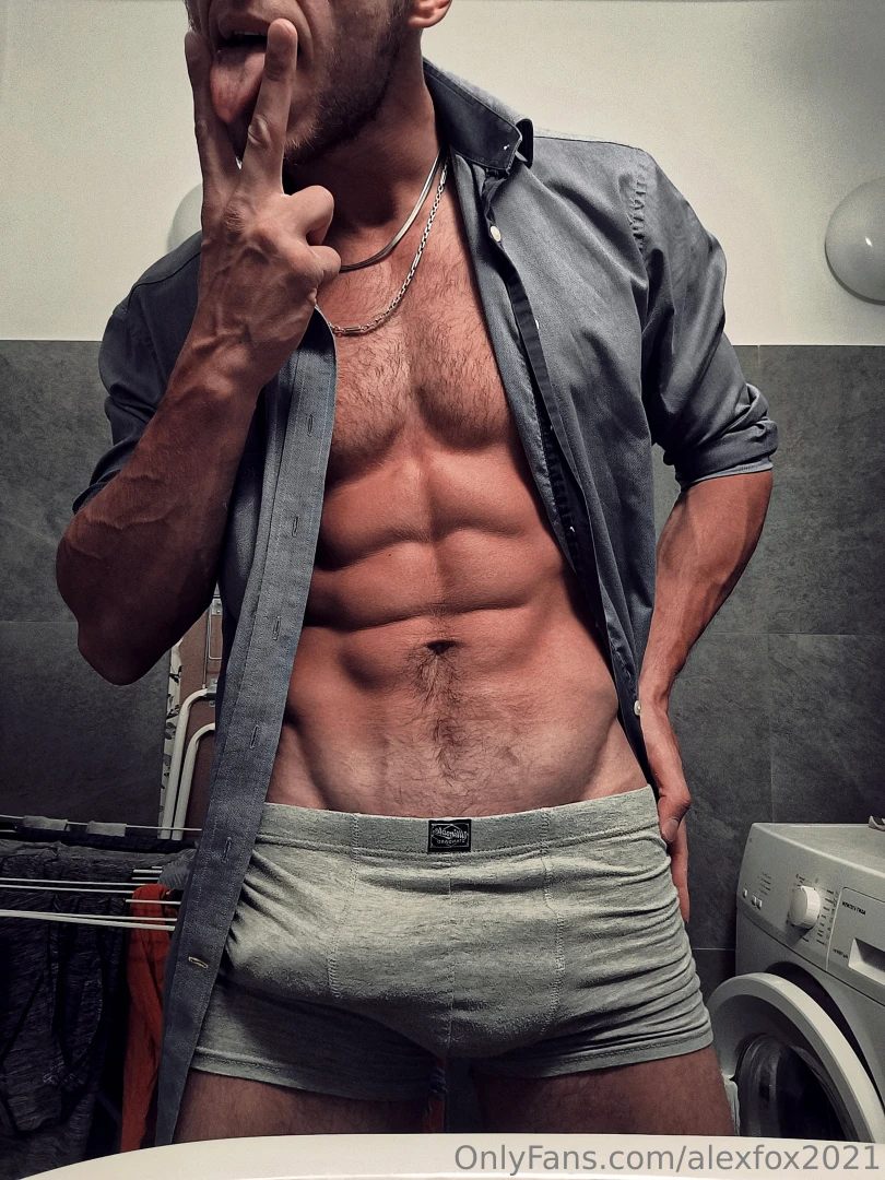 Do you like it when sex starts with hot kisses between your legs 