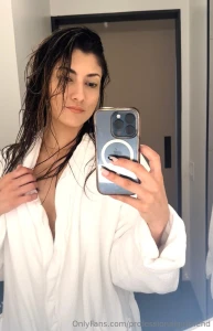 Robe peek anyone