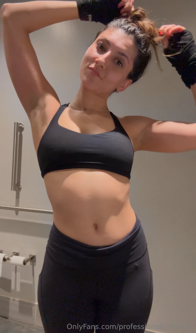 Nice n sweaty post workout like all my posts get a free vid share to 