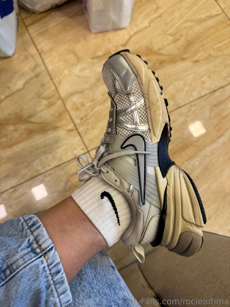 Let me let you get to know me a little better i love sneakers i m team 