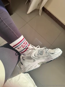 Let me let you get to know me a little better i love sneakers i m team part 1