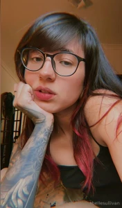 Kinda bored need a distraction got any ideas slide in my dms and let s