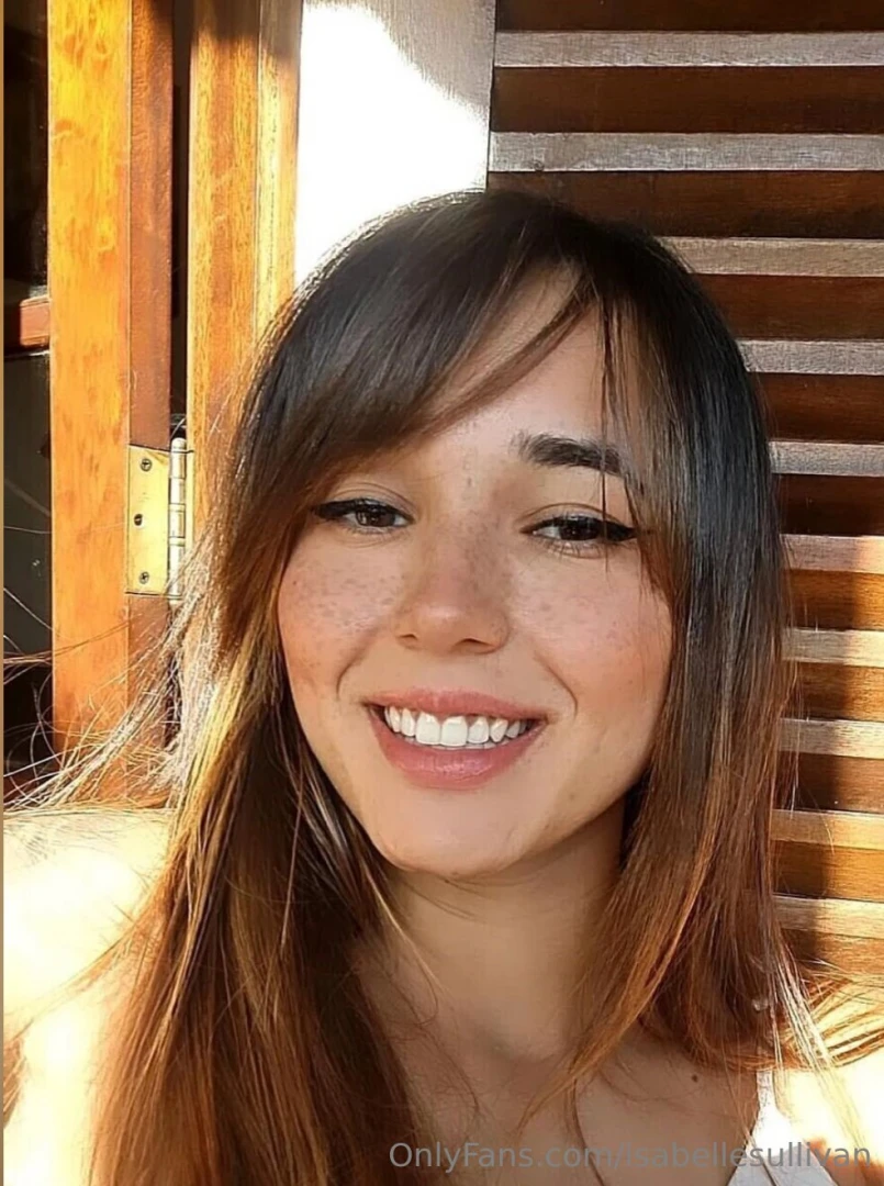 Y all see this smile but got no clue what i be doin behind the scenes 