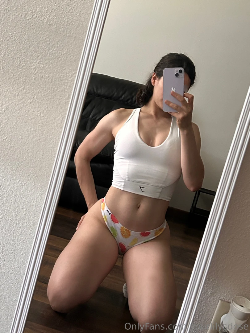 Posing for you and lowkey obsessed with how i look 