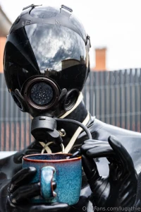 Salut tous mon tout premier post sur onlyfans j ai h te de pouvoir cr part 4