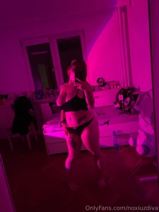 Look how cute my new room is p