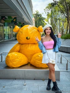 Gurrrl a big bear behind youuu