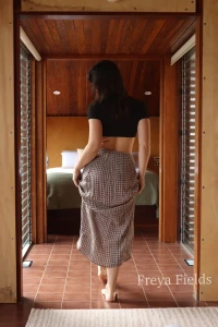 Swipe through the pics to pull up my skirt and flash my ass