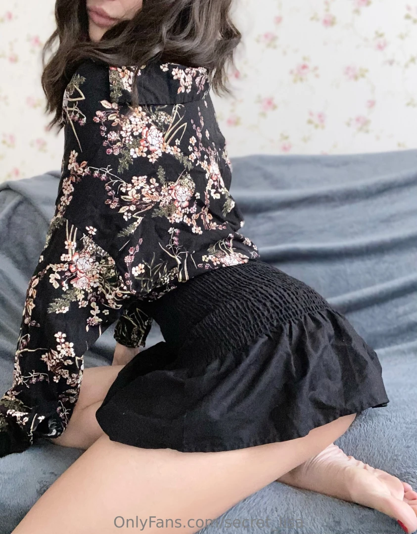 Trying to decide if this floral look makes me seem sweet and innocent 