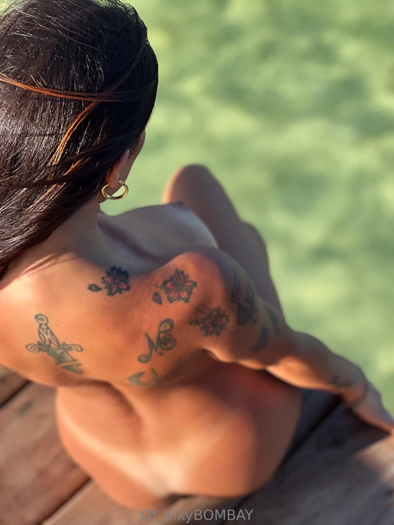 Nella parte due si vede anche la farfallina mandami in chat una e ti part 2 