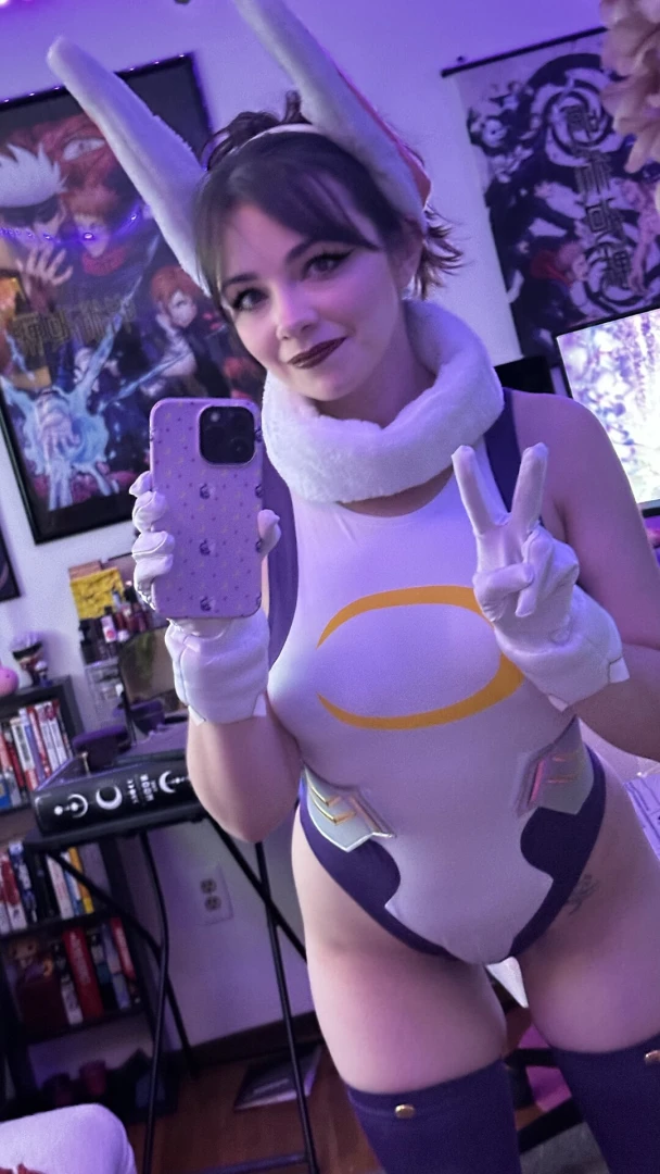 Whisper your dirtiest commands i m all ears and more cosplay gwentaii 