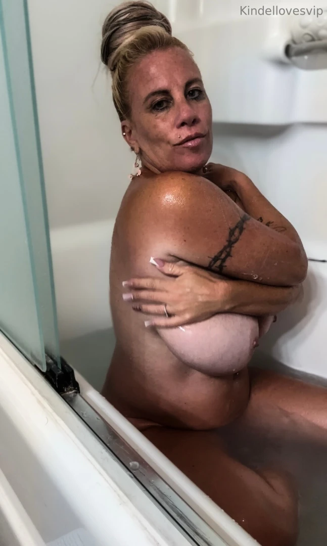I love teasing you while i play in the bathtub i wish there was room 