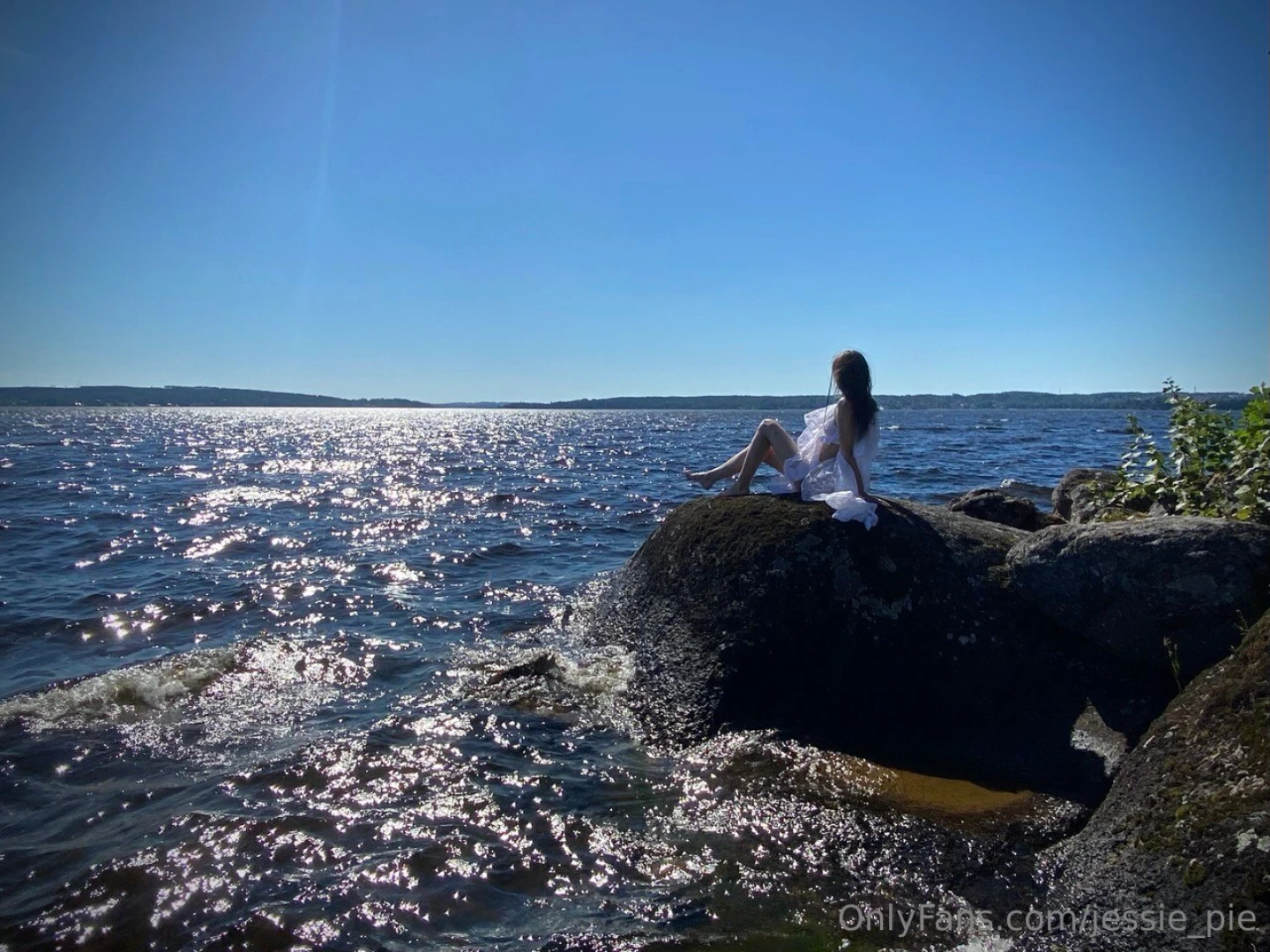 I madly adore walks on the beach when the sea breeze caresses my skin 