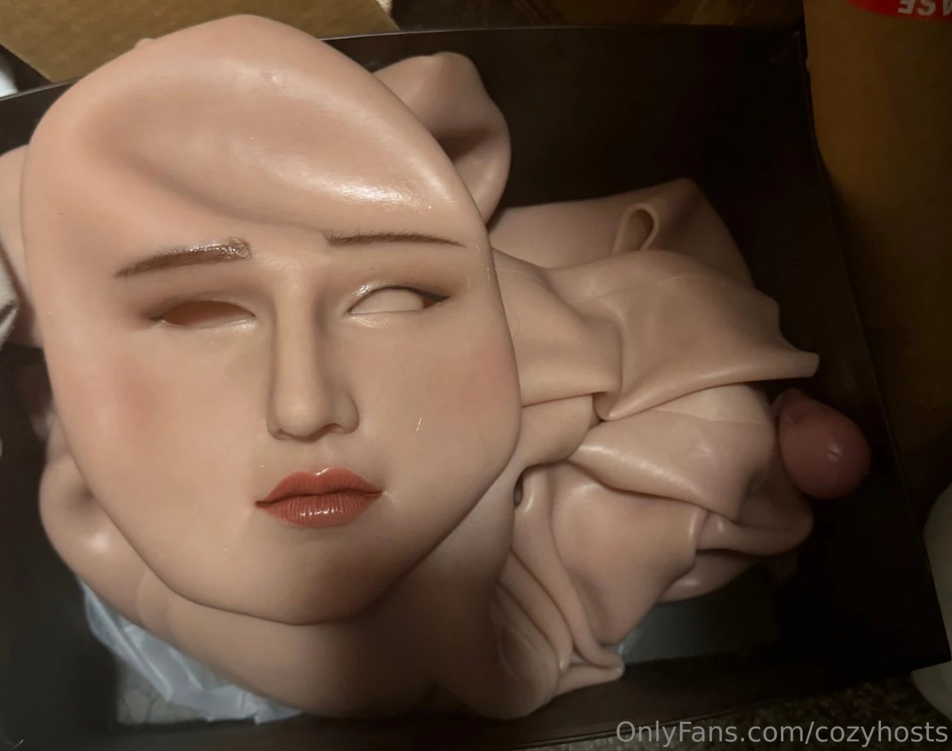 It s a full one just no hands at the moment the feet were damaged but 