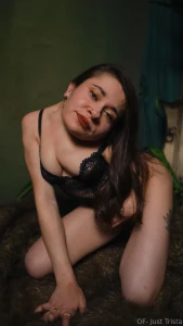 A bossy lover girl who needs some massages and sweeties to worship me part 1