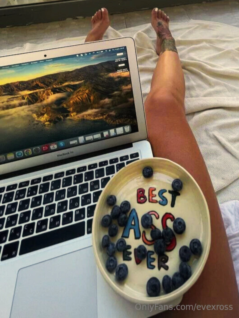 Cozy with my laptop and berries so chill your night routine 