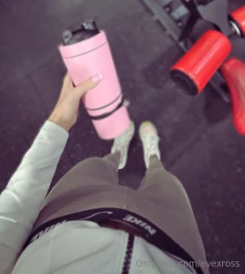 Hiii my crew evening recharge with smoothie so yummy what s your night