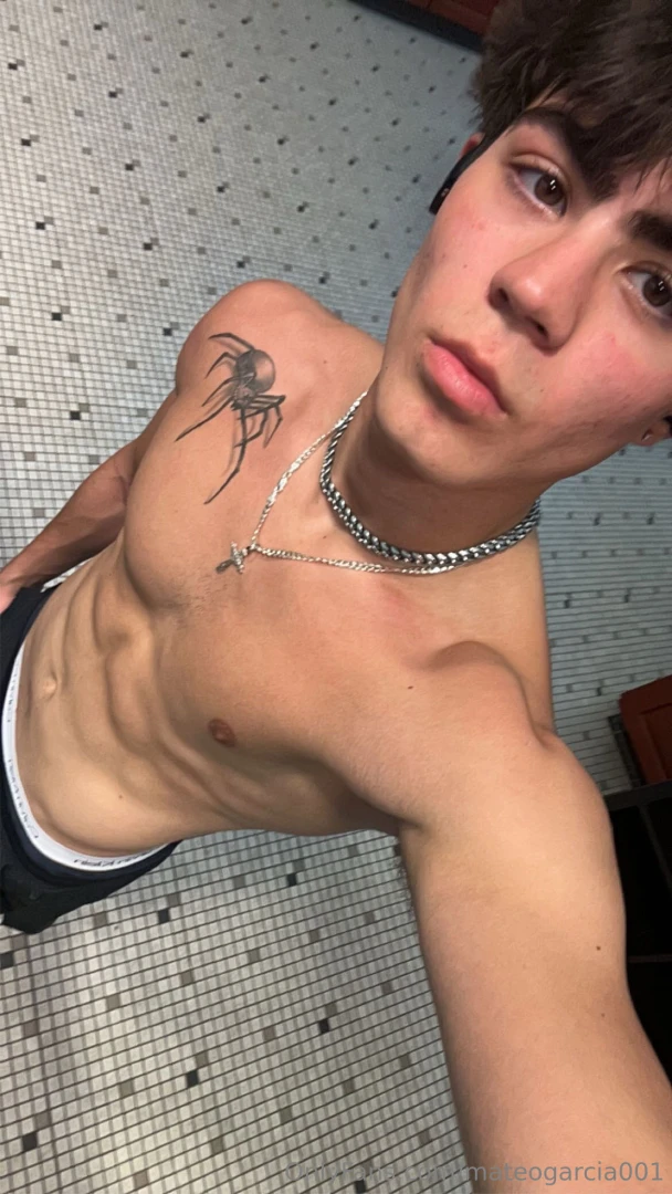 You tryna touch or just keep drooling don t lie i know you d climb me 