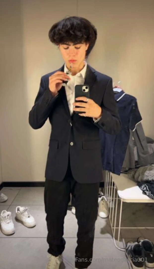 Caught myself looking good again should i send you more 