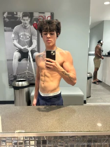 The way you re looking at me makes me wanna pin you down and take my