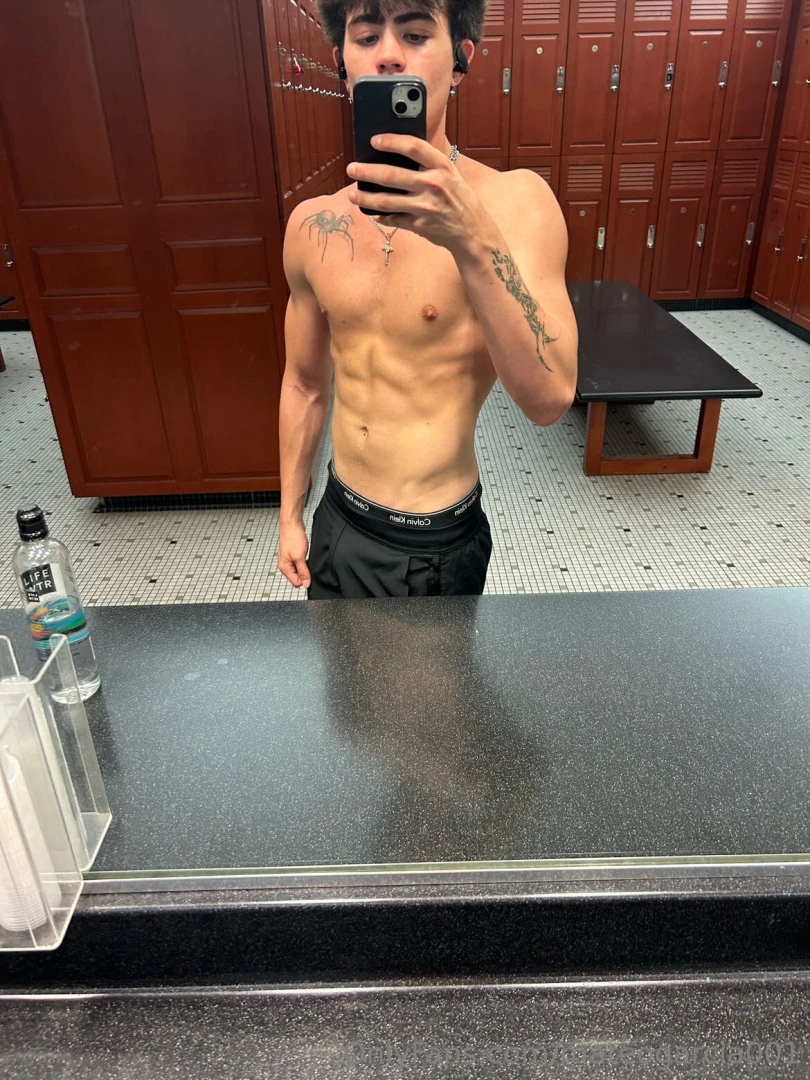 Join me on the locker room 