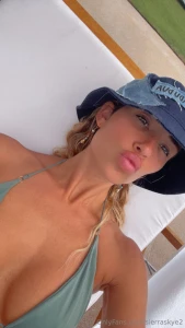 I reply faster to messages on my main acct onlyfans com sierraskye