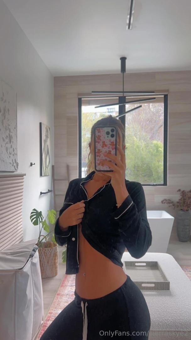 I only reply to messages on my main acct https onlyfans com sierraskye part 3 