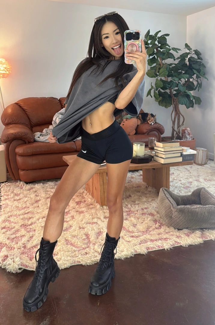 92 amp wearing combat boots 