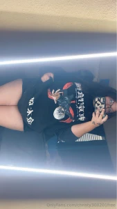 Who s gonna show my thick thighs some love