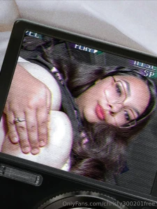 Unlock to move my hands or subscribe to my vip to see more naughtier