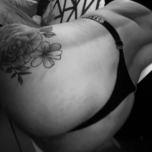 Hello baby orii22 subscribe to my only fans fre free i offer you