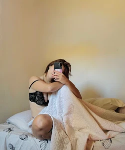 Here alone without u