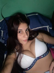 Hello do you want to talk to me i m very passionate and hot