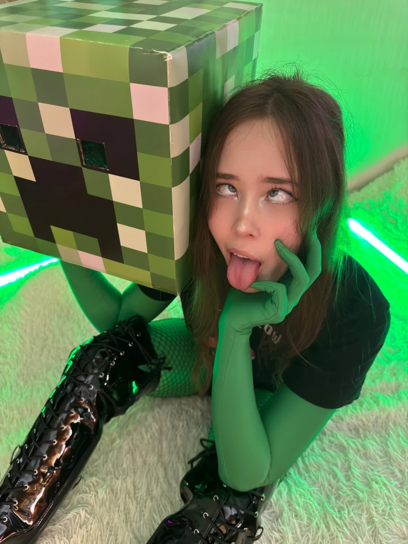 Full inventory wait i ll help you cosplay minecraft cutie egirl young 
